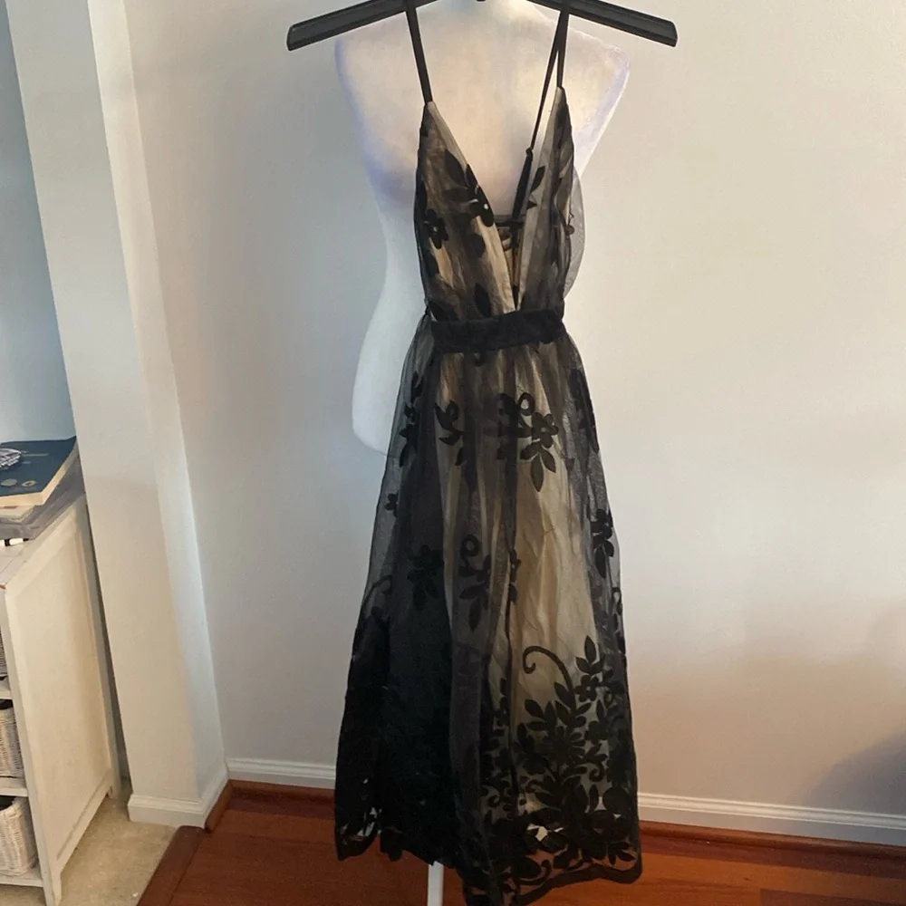 Venus dress size 2. NWT - Picture 2 of 9